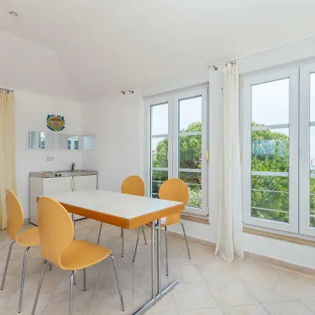 Beautiful In Premantura With Private Pool And Sea View Villa *